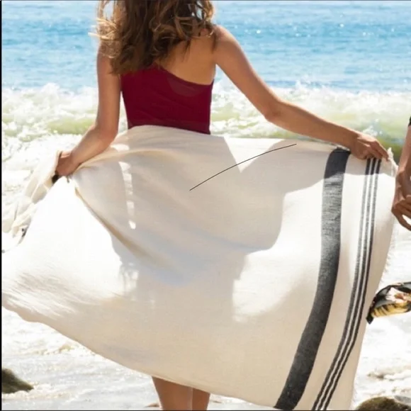 NWT Walter Baker Cozumel Towel - Picture 2 of 3